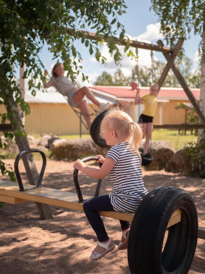 Bjoerkbackens Stugby I Vimmerby Hotel ภายนอก รูปภาพ